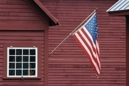 flag_on_house