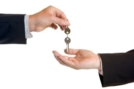 relocation_keys_hands