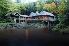 Luxurious_lake_property