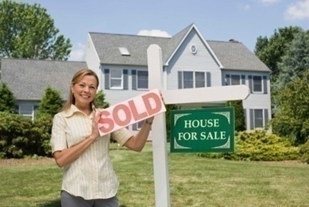 sold_sign_agent_holding