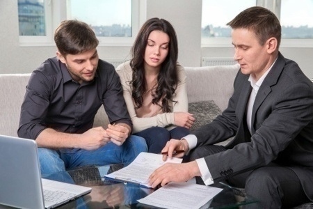 mortgage_papers_couple_agent
