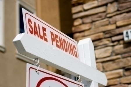 sale_pending_sign