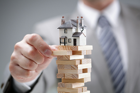 Experts: Expect a Downturn, but Not Because of Housing